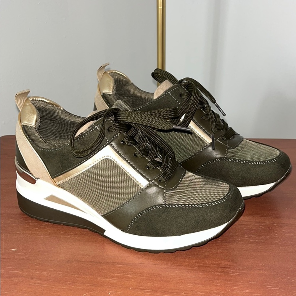 Athlefit lace up sports shoes Olive green/champagne/white US Sz 7.5